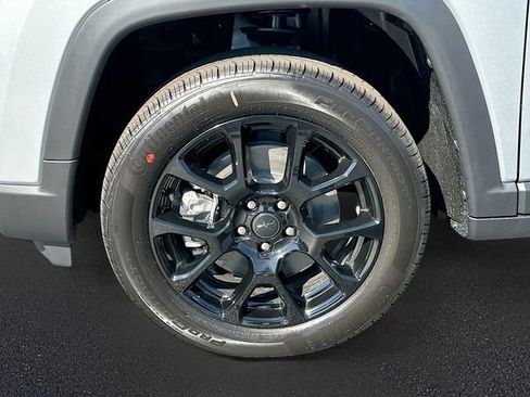 New 2026 Jeep Compass Latitude image 19