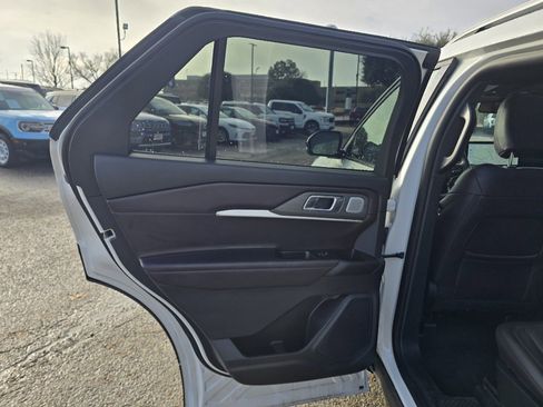 New 2026 Ford Explorer Platinum image 18