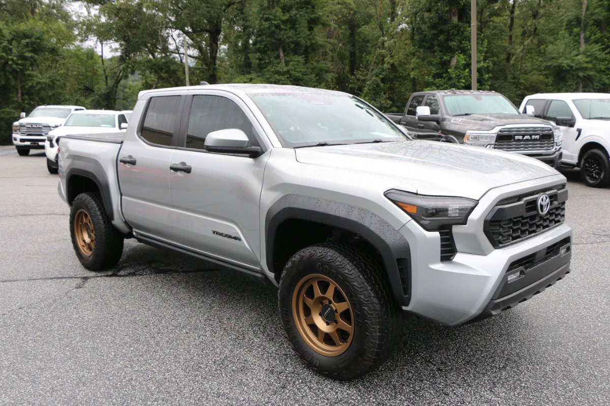 Used 2024 Toyota Tacoma TRD Off-Road AWD/4WD image 10