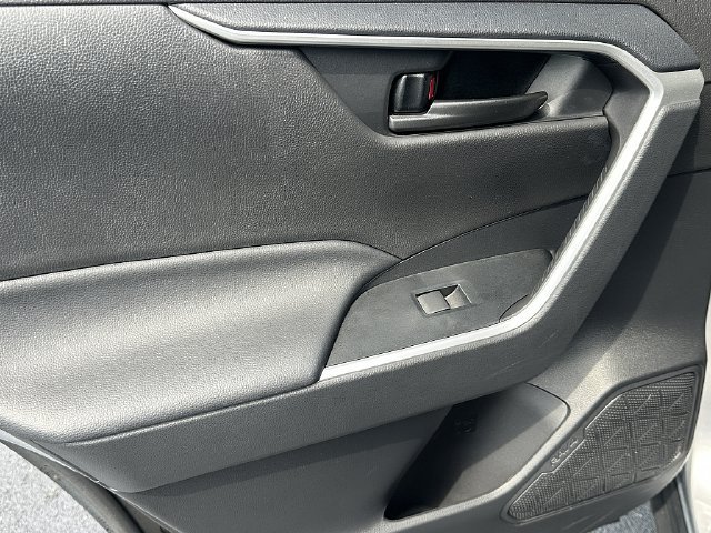 Certified 2024 Toyota RAV4 LE AWD/4WD image 17