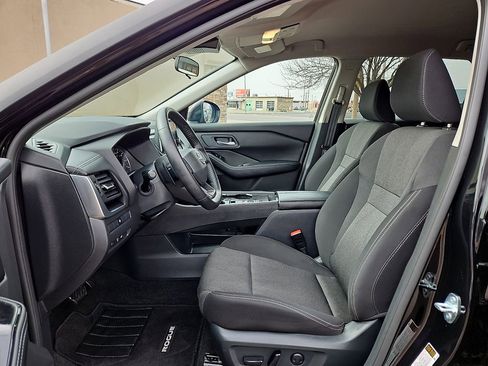 Used 2025 Nissan Rogue SV FWD image 13