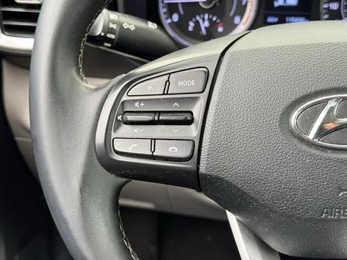 Used 2021 Hyundai Venue SEL image 18