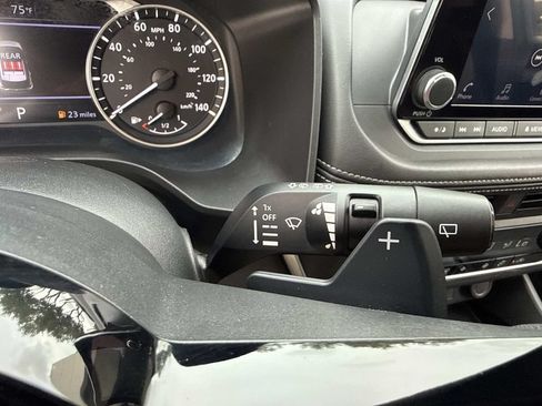 Used 2023 Nissan Rogue SV AWD/4WD image 38