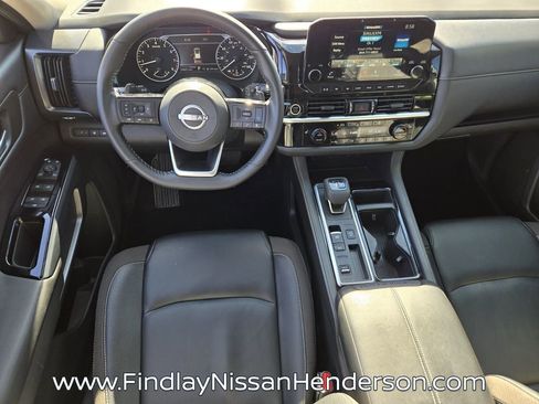 Used 2024 Nissan Pathfinder SL FWD image 13
