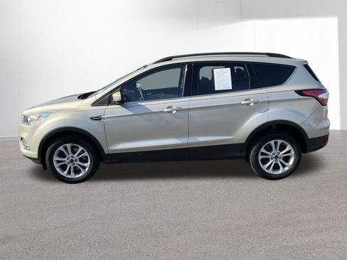 Used 2017 Ford Escape SE w/ Equipment Group 201A image 4