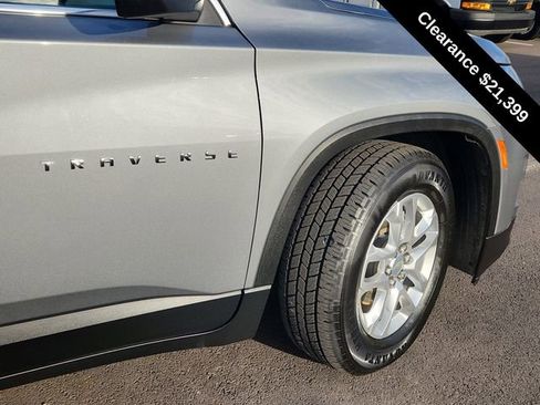 Used 2023 Chevrolet Traverse LS image 16