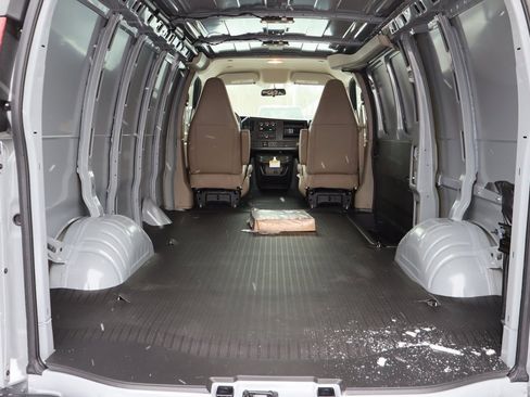 New 2025 Chevrolet Express 3500 w/ Driver Convenience Package image 4