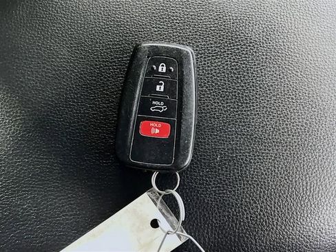 Used 2021 Toyota RAV4 XLE w/ Convenience Package image 33