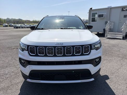 Used 2025 Jeep Compass Limited AWD/4WD image 2