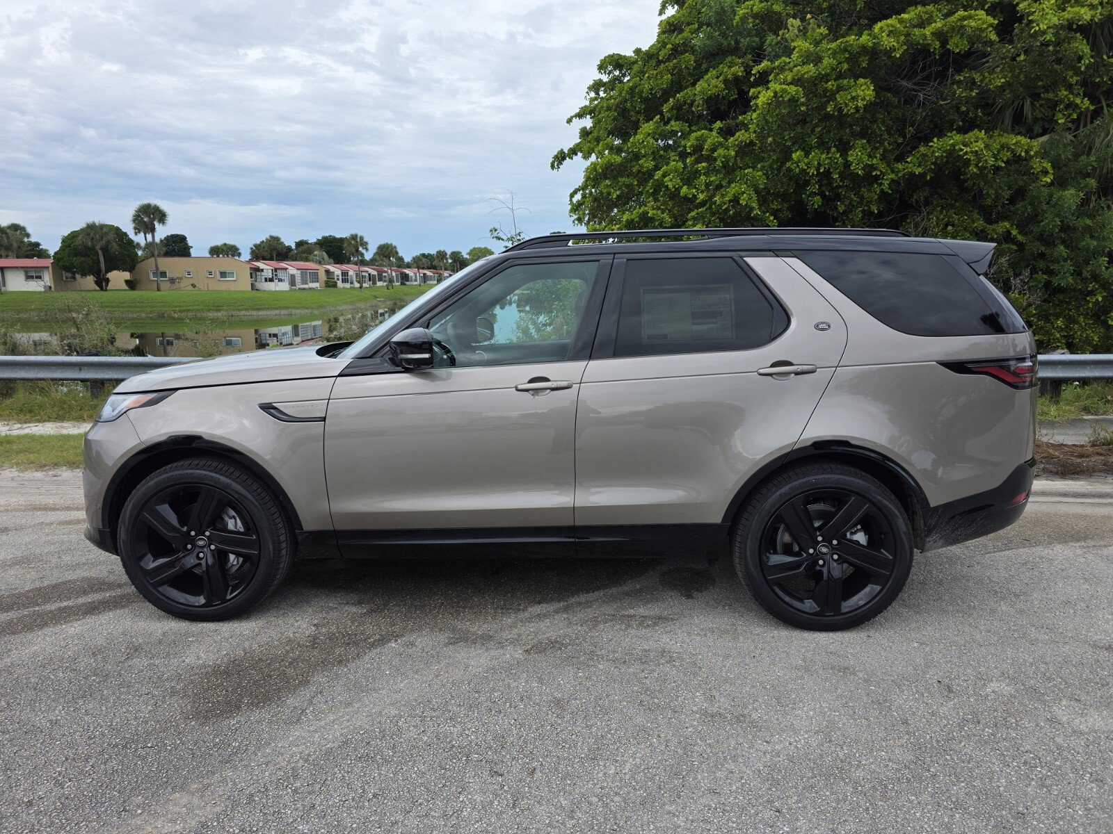 New 2026 Land Rover Discovery Dynamic SE AWD/4WD image 7
