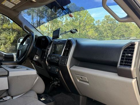 Used 2017 Ford F150 XLT AWD/4WD image 9