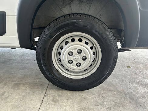 Used 2025 RAM ProMaster 2500 w/ Convenience Group FWD image 14