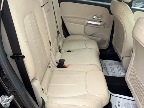 Used 2020 Mercedes-Benz GLB 250 w/ Premium Package image 20