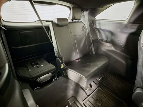 Certified 2025 Toyota Sienna XSE image 30