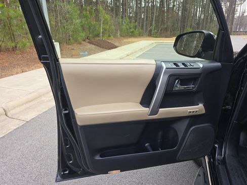 Used 2017 Toyota 4Runner Limited image 29