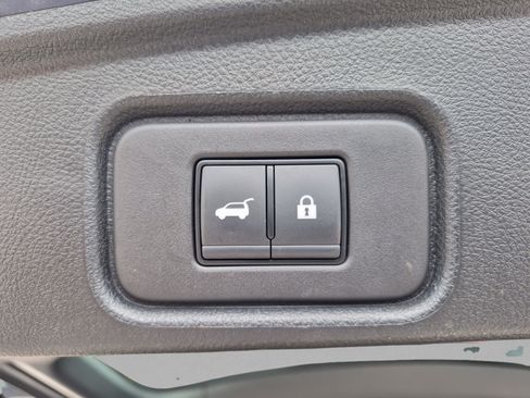 Used 2025 Nissan Pathfinder SV FWD image 12