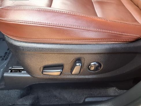 Used 2023 Kia Telluride EX w/ EX Captain's Chair Package image 23