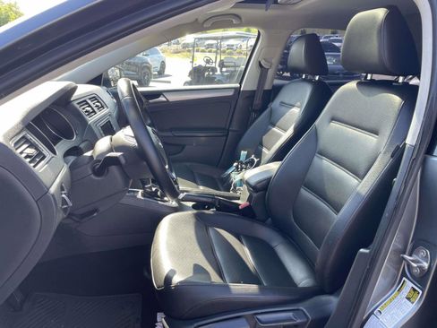Used 2017 Volkswagen Jetta SE image 18