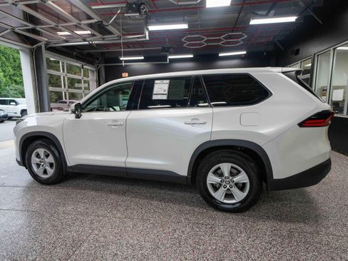 Used 2025 Toyota Grand Highlander AWD Hybrid image 2