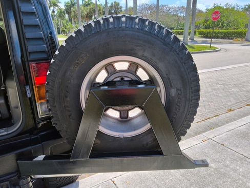 Used 2003 HUMMER H2 w/ Preferred Equipment Group image 48