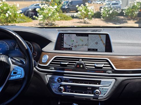 Used 2018 BMW 740i image 29