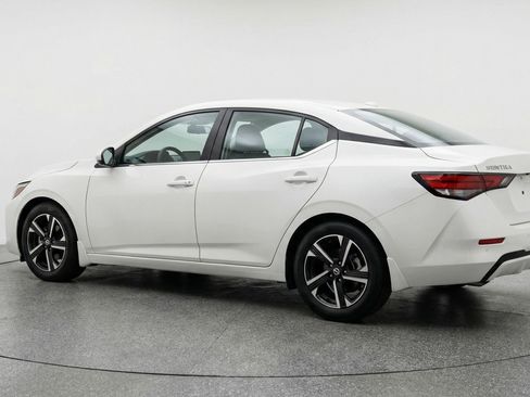 Used 2025 Nissan Sentra SV image 6