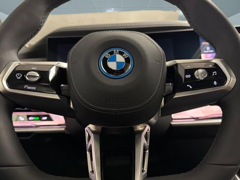 Used 2025 BMW i7 eDrive50 w/ M Sport Package RWD image 16