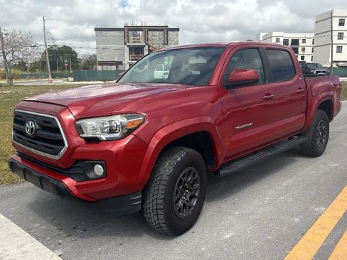 Used 2017 Toyota Tacoma SR5 w/ Exterior Package AWD/4WD image 1