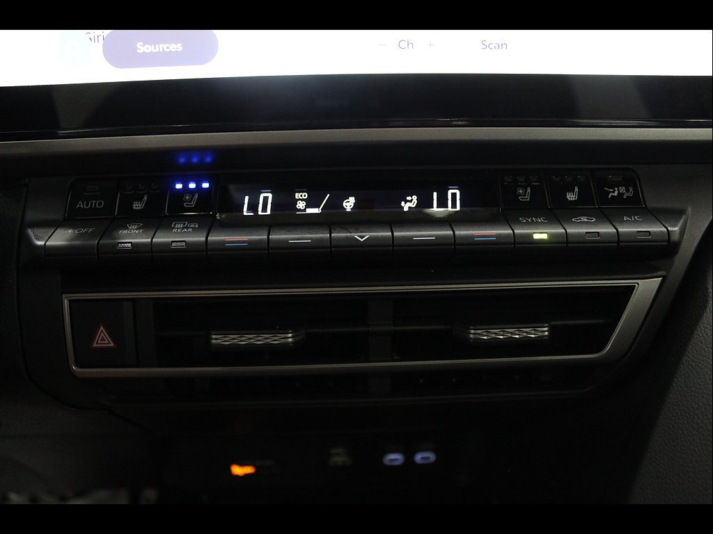 Used 2026 Toyota Camry XSE w/ Premium Package AWD/4WD image 28