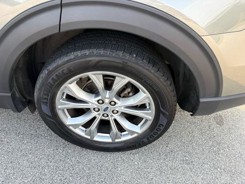 Used 2020 Ford Explorer XLT w/ Equipment Group 202A AWD/4WD image 61