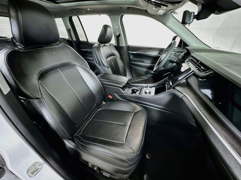 Used 2023 Jeep Grand Cherokee 4WD 4xe w/ Luxury Tech Group II image 28