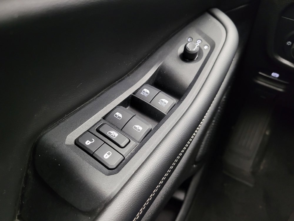Used 2023 Jeep Grand Cherokee Laredo AWD/4WD image 27