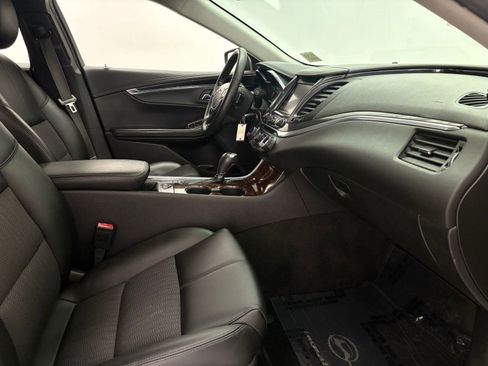 Used 2014 Chevrolet Impala LT w/ Convenience Package image 19