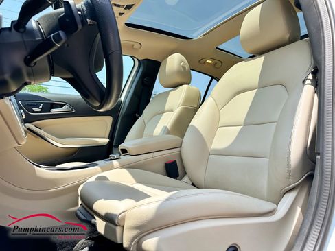 Used 2020 Mercedes-Benz GLA 250 4MATIC w/ Premium Package image 5