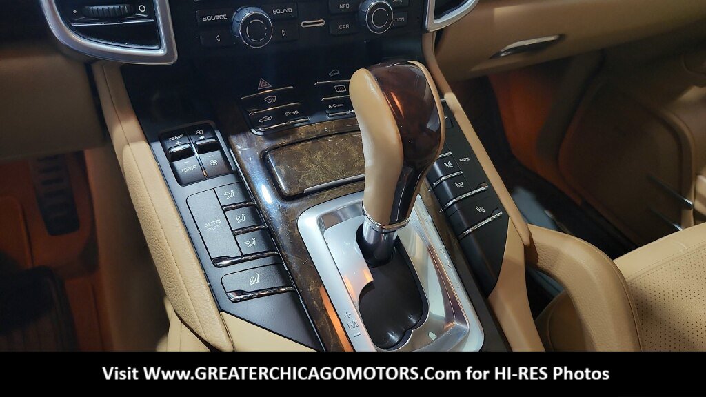 Used 2014 Porsche Cayenne Platinum Edition AWD/4WD image 31