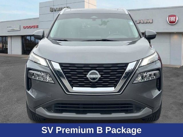 Used 2023 Nissan Rogue SV w/ SV Premium B Package FWD image 2