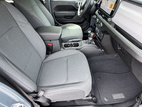 Used 2025 Jeep Gladiator Sport AWD/4WD image 14