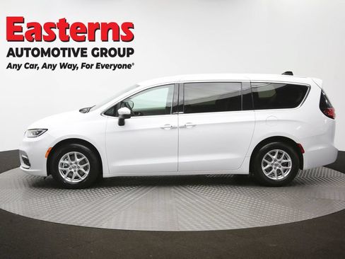 Used 2023 Chrysler Pacifica Touring-L FWD image 61