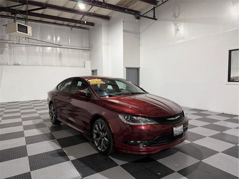 Used 2016 Chrysler 200 S w/ Navigation & Sound Group I image 2