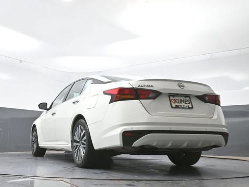 Used 2025 Nissan Altima 2.5 SV FWD image 30