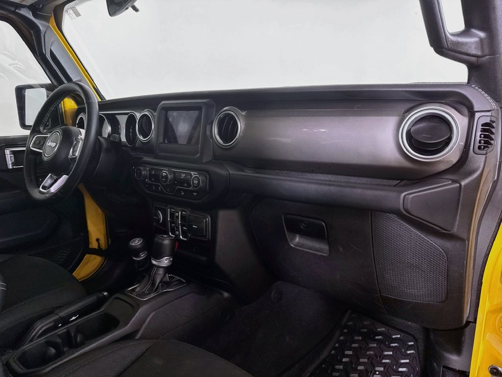 Used 2020 Jeep Wrangler Unlimited Sahara AWD/4WD image 28