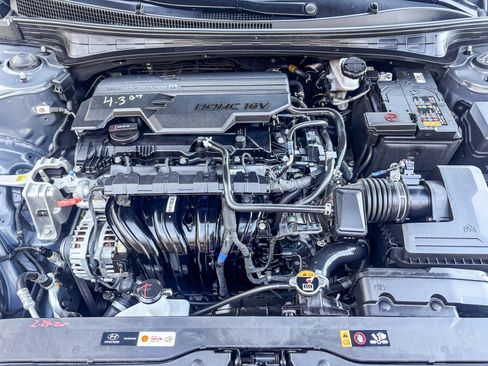 Used 2024 Hyundai Elantra Limited image 15