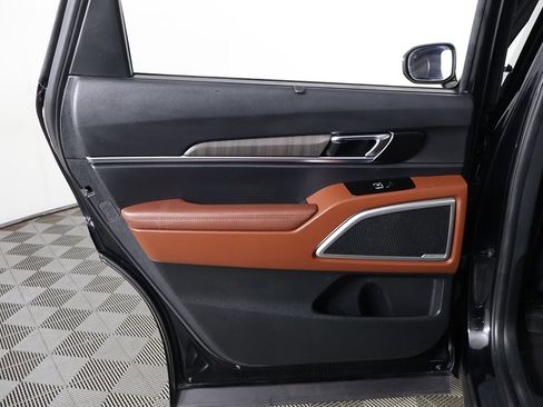 Used 2024 Kia Telluride EX w/ EX Captain's Chair Package image 28