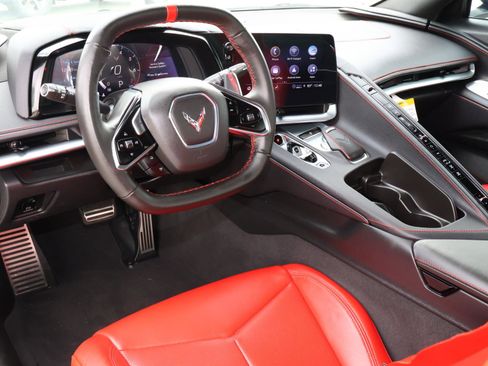 Used 2021 Chevrolet Corvette Stingray Convertible w/ Z51 Performance Package image 13