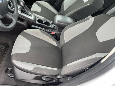 Used 2014 Ford Focus SE w/ SE Sport Package image 20