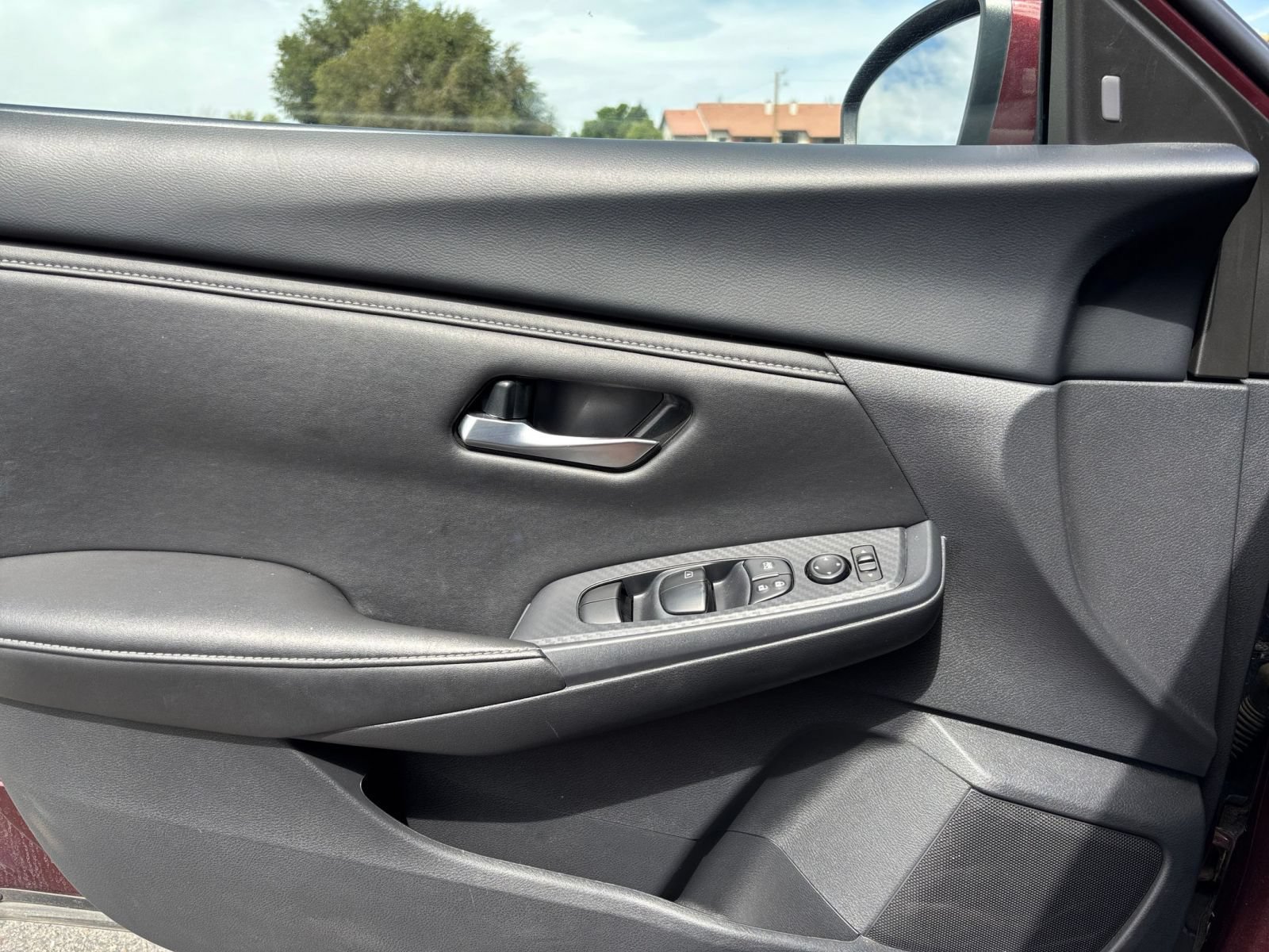 Used 2025 Nissan Sentra SV FWD image 18