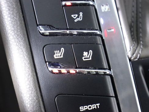 Used 2017 Porsche Macan Base image 25