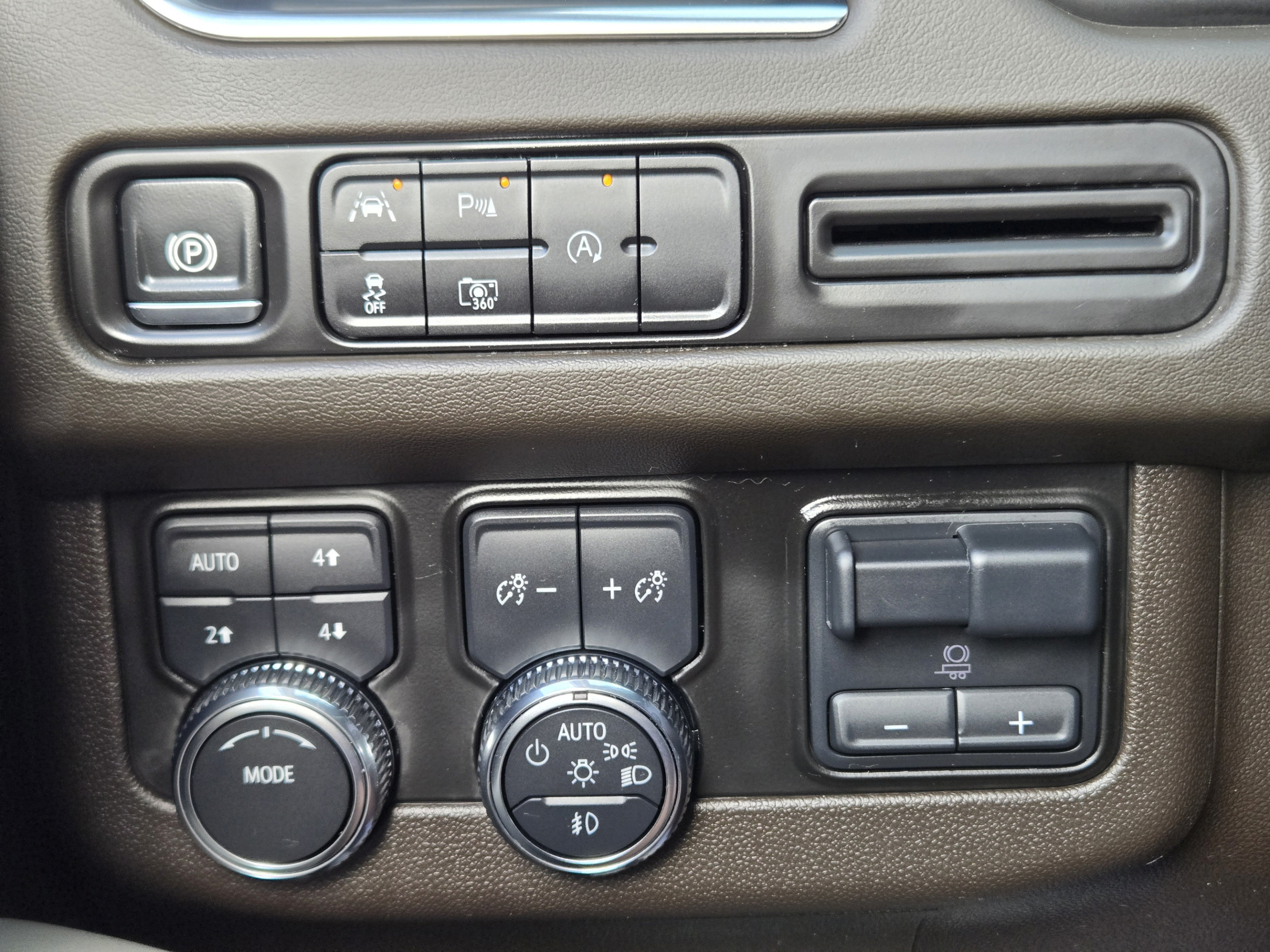 Used 2024 GMC Yukon XL SLT w/ SLT Premium Package AWD/4WD image 29