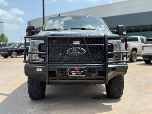 Used 2019 Ford F350 Lariat AWD/4WD image 3