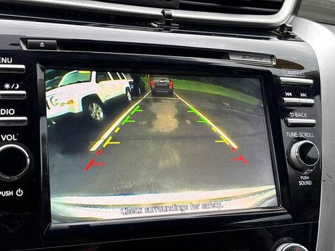 Used 2017 Nissan Murano SV AWD/4WD image 14